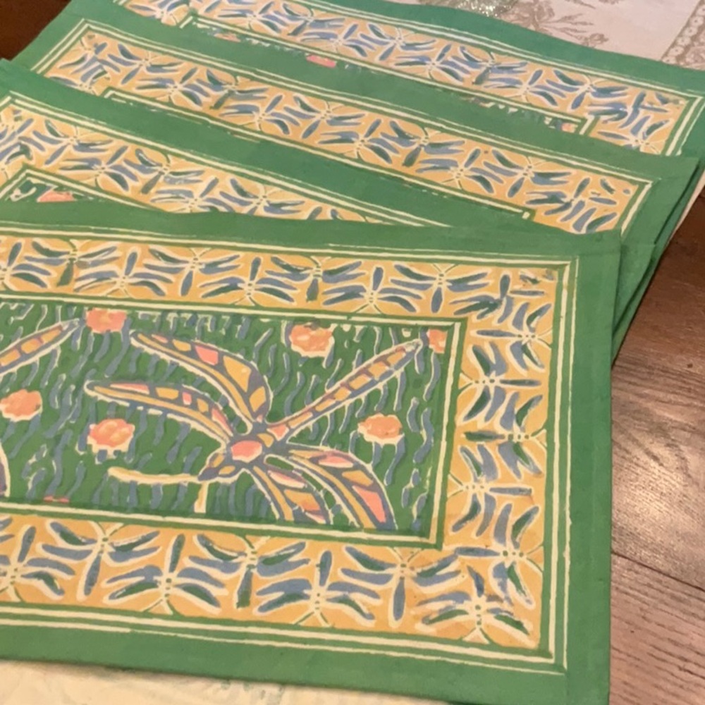 Wonderful hand screened placemats!  Set of 6. Beautiful design and colors!  Nice - Picture 7 of 7
